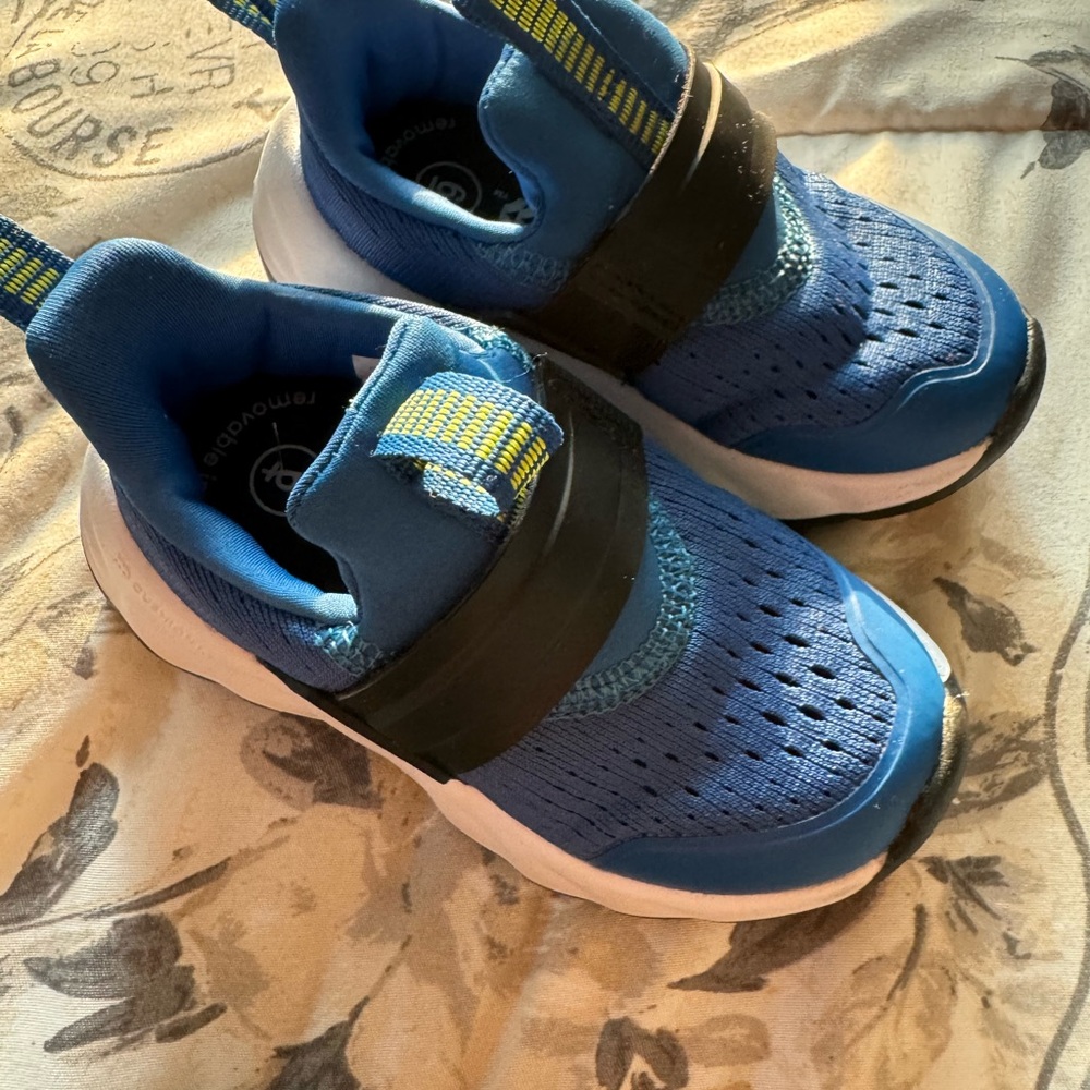 Blue and Black Slip-On Sneakers with Breathable Fabric